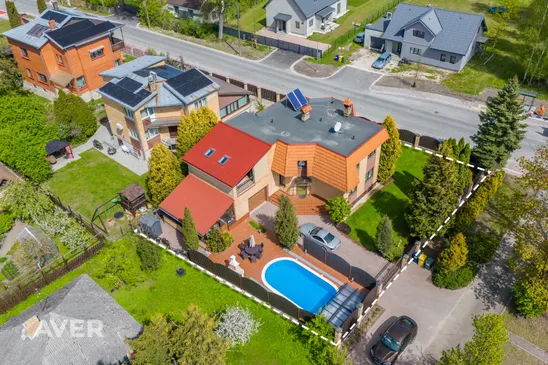 Kvalitatīvi renovēta māja, ar iekoptu teritoriju, Jelgavā