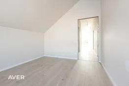Moderna, kvalitatīva un tikko uzcelta dvīņu māja Dzidriņās.
