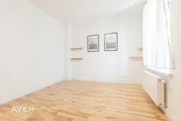 Saulains un plašs  3 istabu dzīvoklis renovētā ēkā