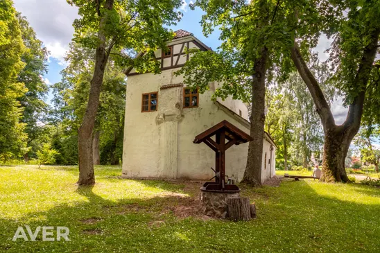 Bruņinieku  Pils pie ezera