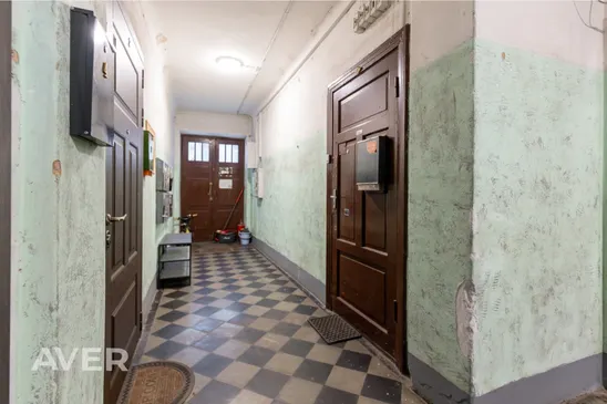 3 istabu dzīvoklis ar centralizēto malkas apkuri