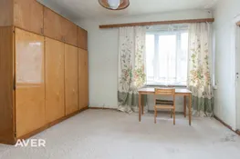 Ģimenes māja ar koptu, plašu zemesgabalu